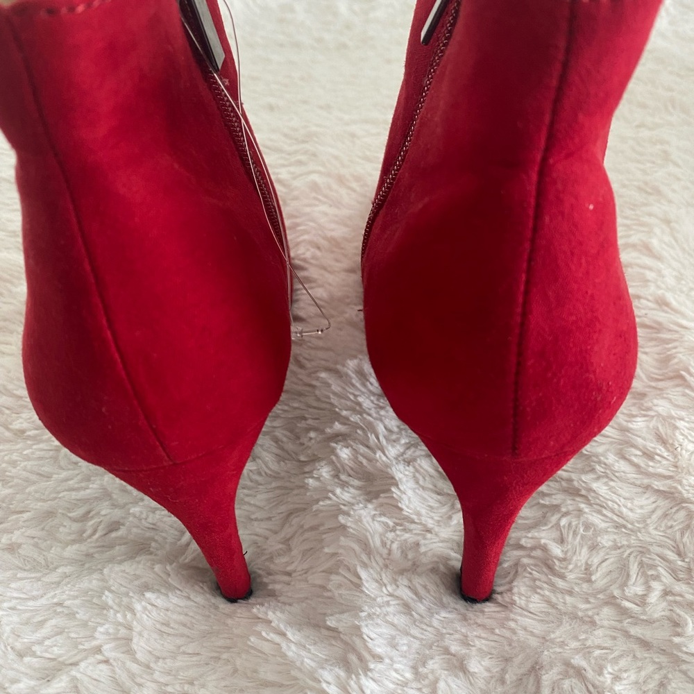 Red Boots - Picture 4 of 5